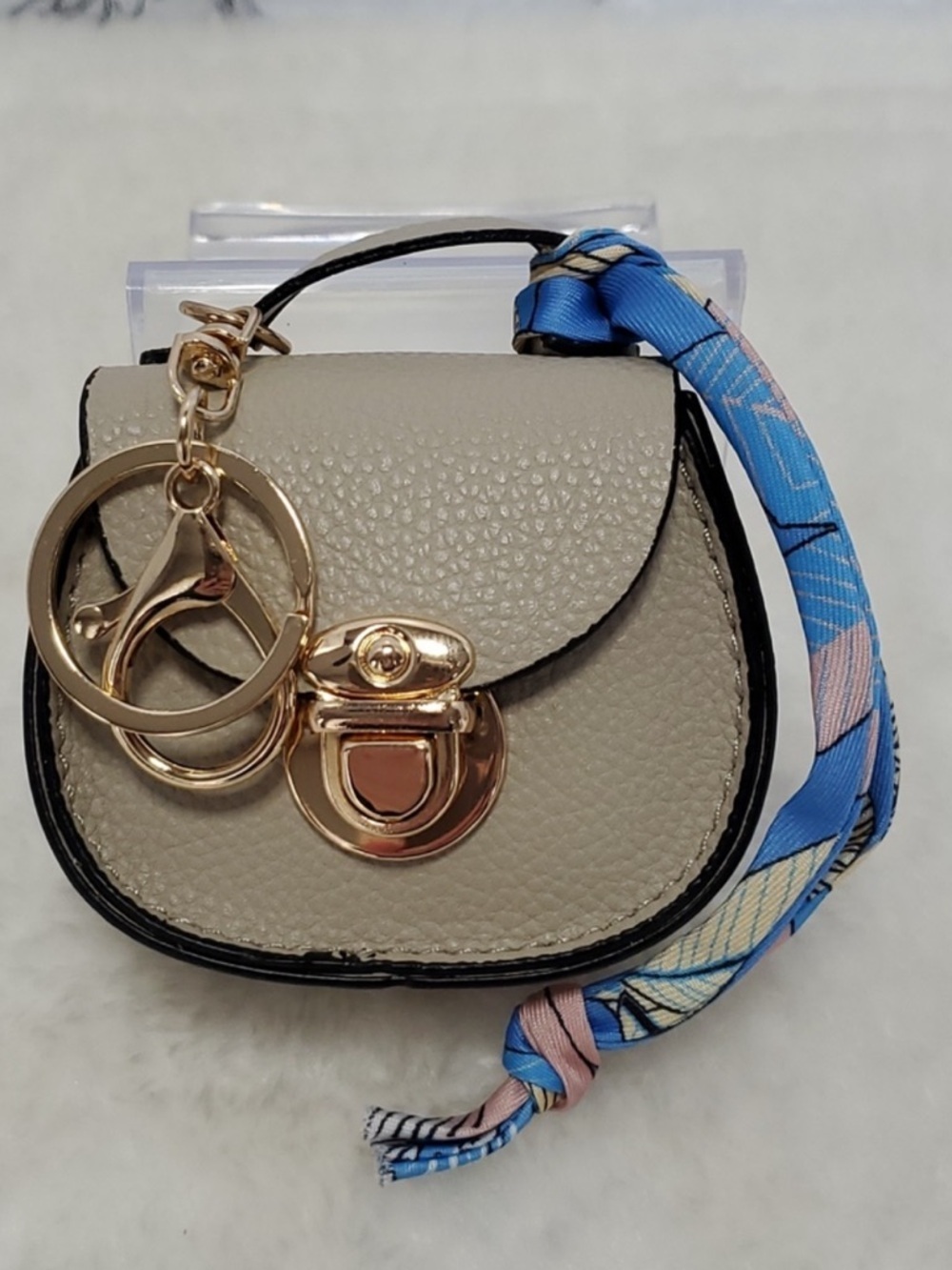 Bag Charm/Ear Bud Holder Mini Saddle with gold tone accents for attachment! New - Picture 2 of 6